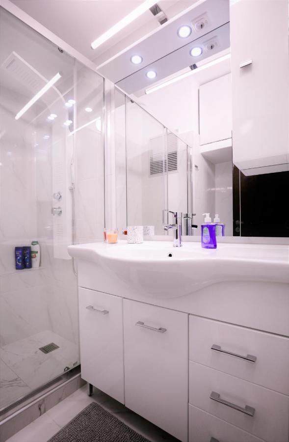 Modern 2 Bedroom Apartment Next To Metro - Marousi Atenas Exterior foto