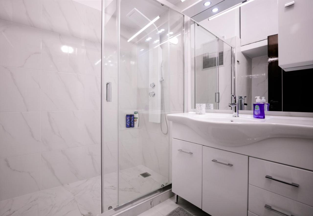 Modern 2 Bedroom Apartment Next To Metro - Marousi Atenas Exterior foto